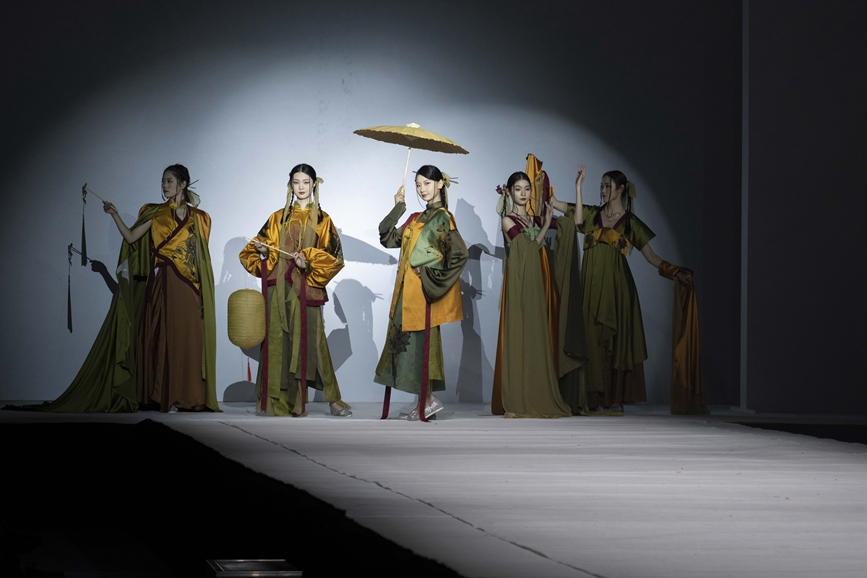 2023届“中工·新世代”服装设计作品展演 2023届“中工·新世代”服装设计作品展演