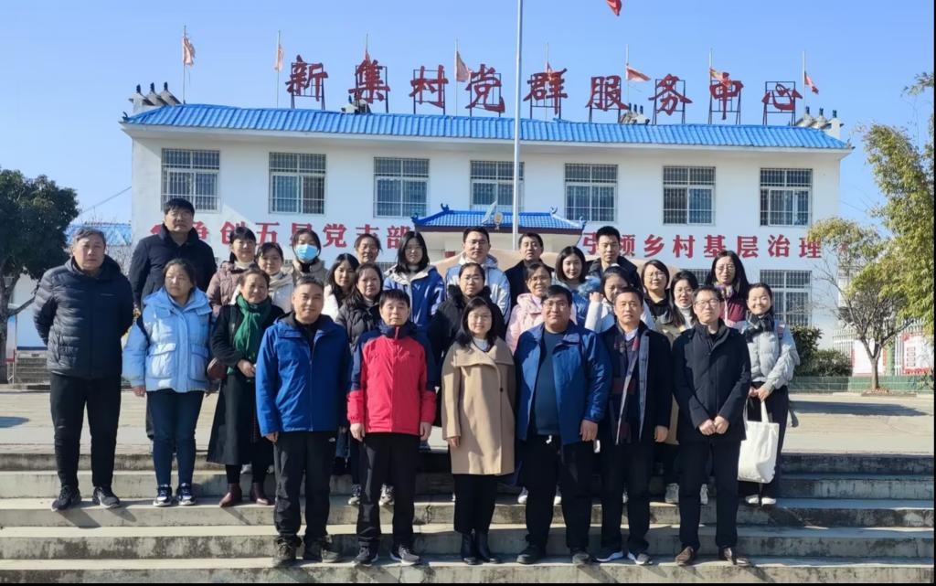 中原工学院数学与信息科学学院党总支、中原彼得堡航空学院党总支、民革中原工学院委员会一行到新集村开展定点帮扶