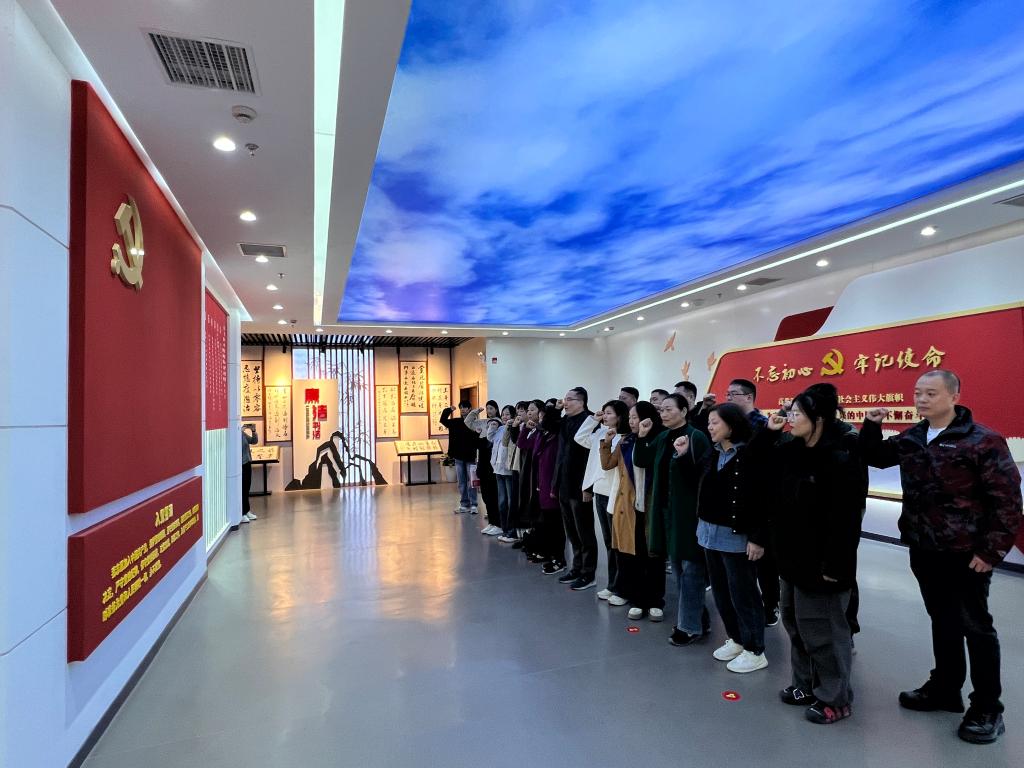 艺术设计学院组织党员赴郑州航空港经济综合实验区开展主题党日活动