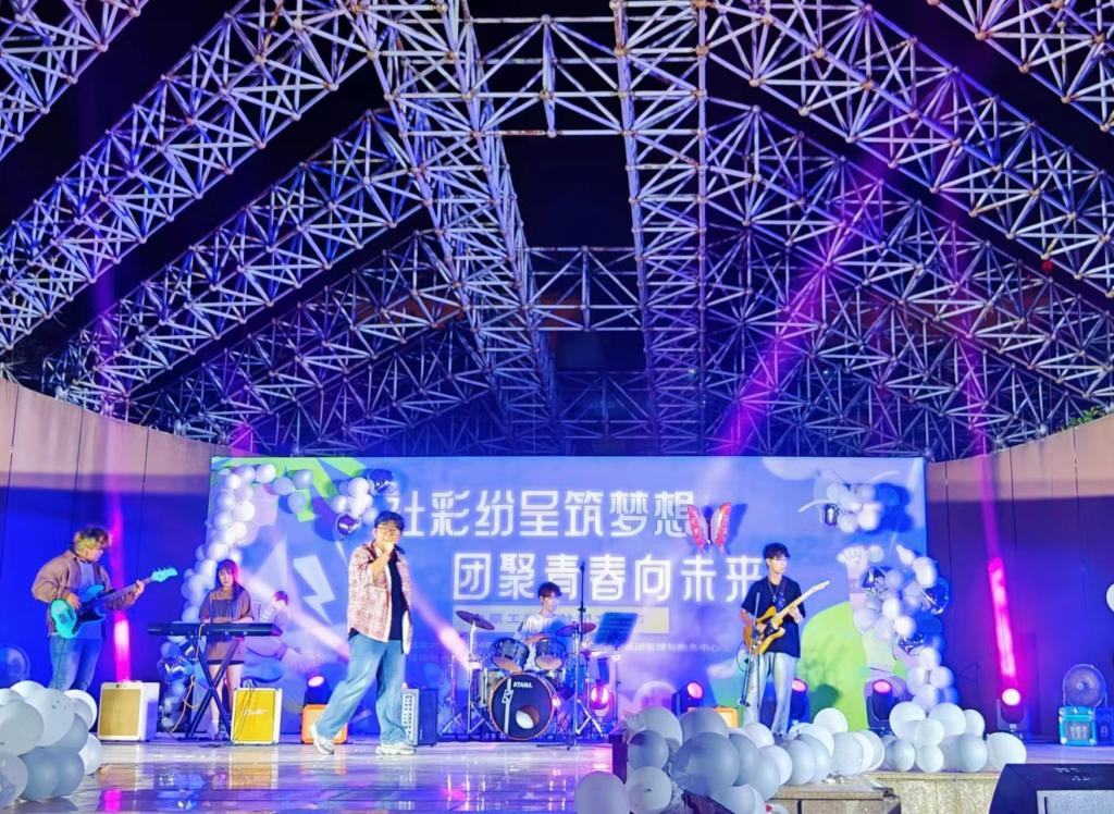 “社彩纷呈筑梦想，团聚青春向未来” ——中原工学院社团文化节活动顺利举行