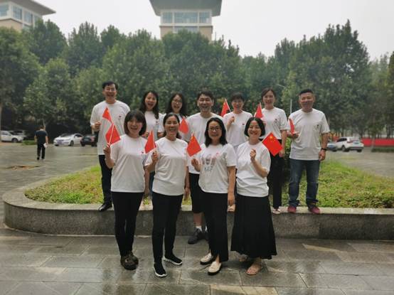 说明: C:\Users\Administrator\Desktop\70周年系列活动\《我和我的祖国》mv录制.jpg