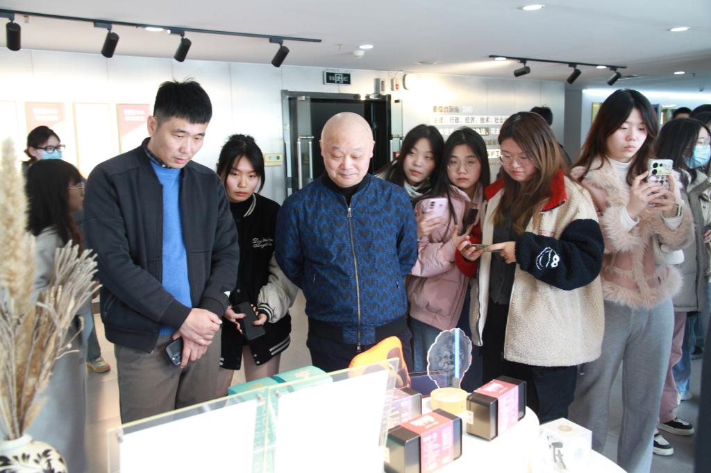 服装学院赴国家知识产权创意产业园区开展专业考察与交流