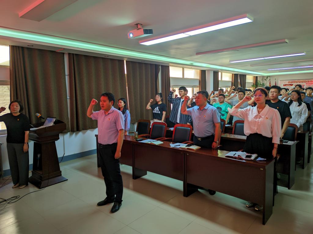 “锐意进取，敢拼善为”—— 机电学院党委举办毕业生党员在校最后一堂党课暨重温入党誓词仪式
