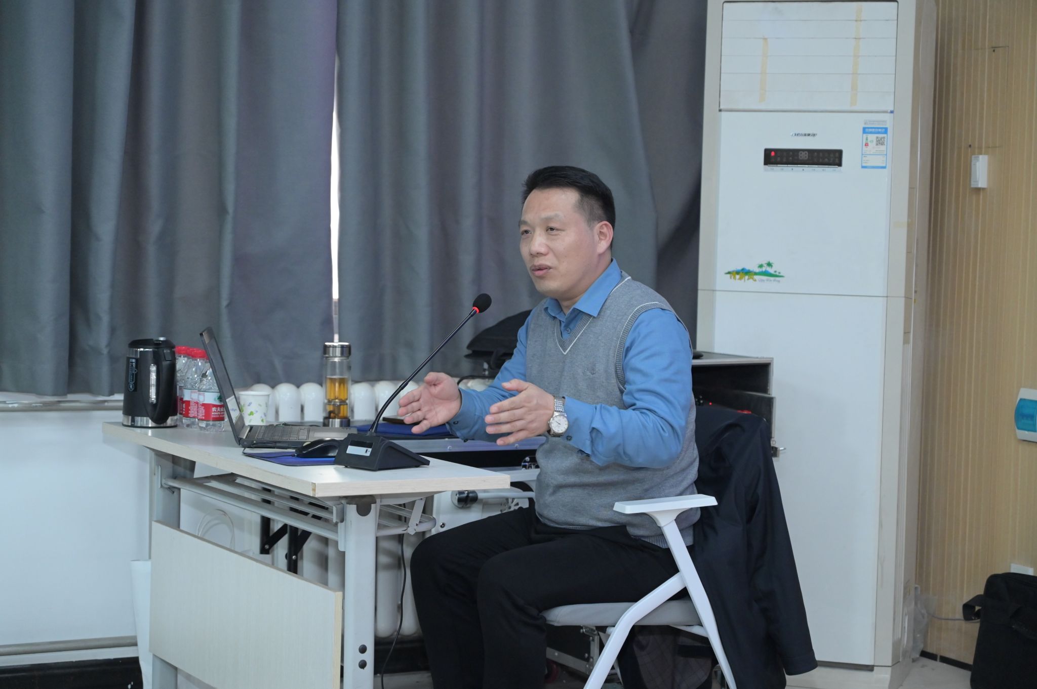 河南省地质研究院地质文化与旅游地质研究所杜开元副所长做客我校研究生创新教育讲座