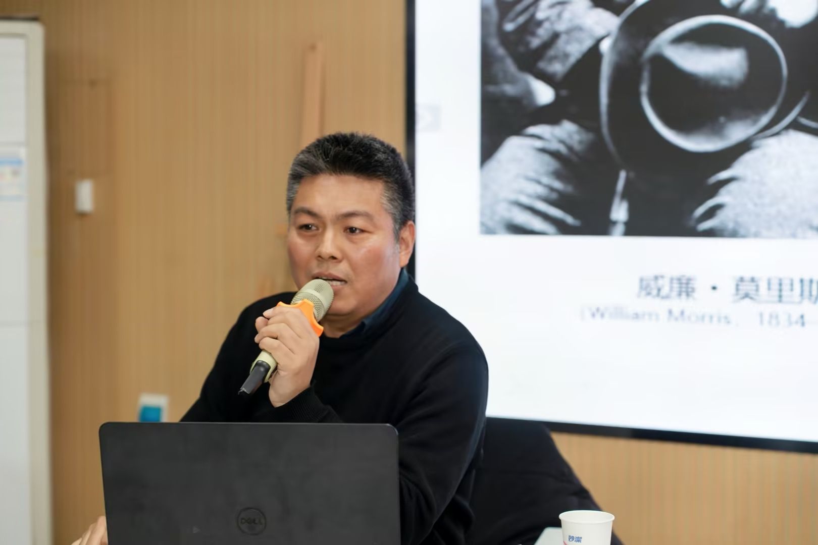 河南美术出版社副总编辑、设计总监刘运来做客我校研究生创新教育讲座