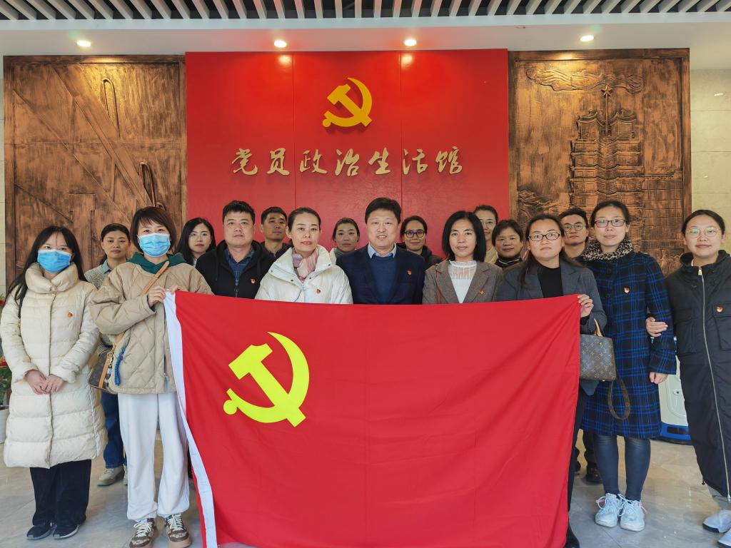 服装学院党委与机关党委学生处党支部联合开展主题党日活动