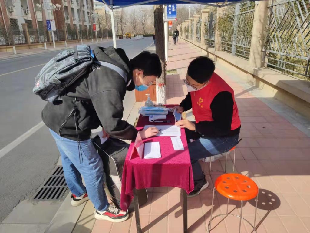 筑牢疫情防线 助力返校复学——我校助力返校志愿者回校
