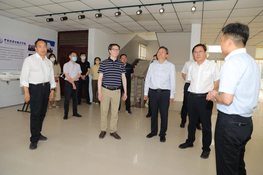 省委第二十四巡回指导组来校调研指导学校主题教育工作