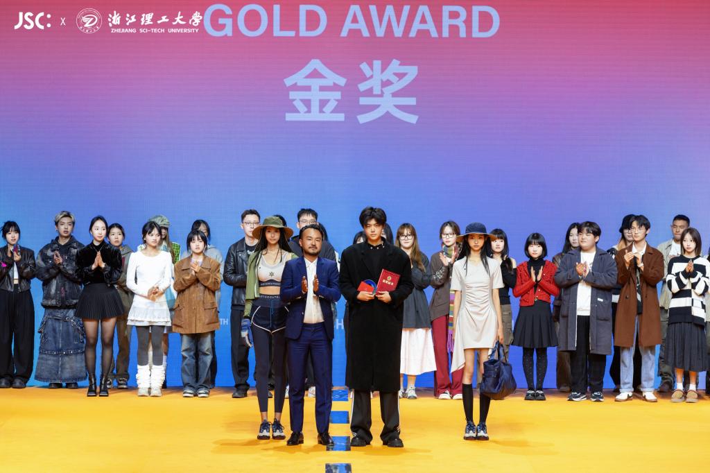 服装学院李超晗荣获第五届JSC运动时尚设计大赛金奖
