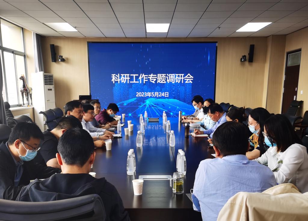 副校长瞿博阳调研计算机学院、电子信息学院科研工作