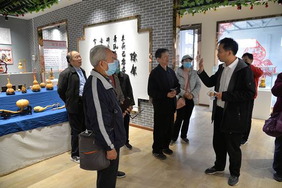 说明: E:\离退处照片\离退处网页\2020.10.29新集小学捐书仪式\2020.10.30 (291).JPG 说明: E:\离退处照片\离退处网页\2020.10.29新集小学捐书仪式\2020.10.30 (291).JPG