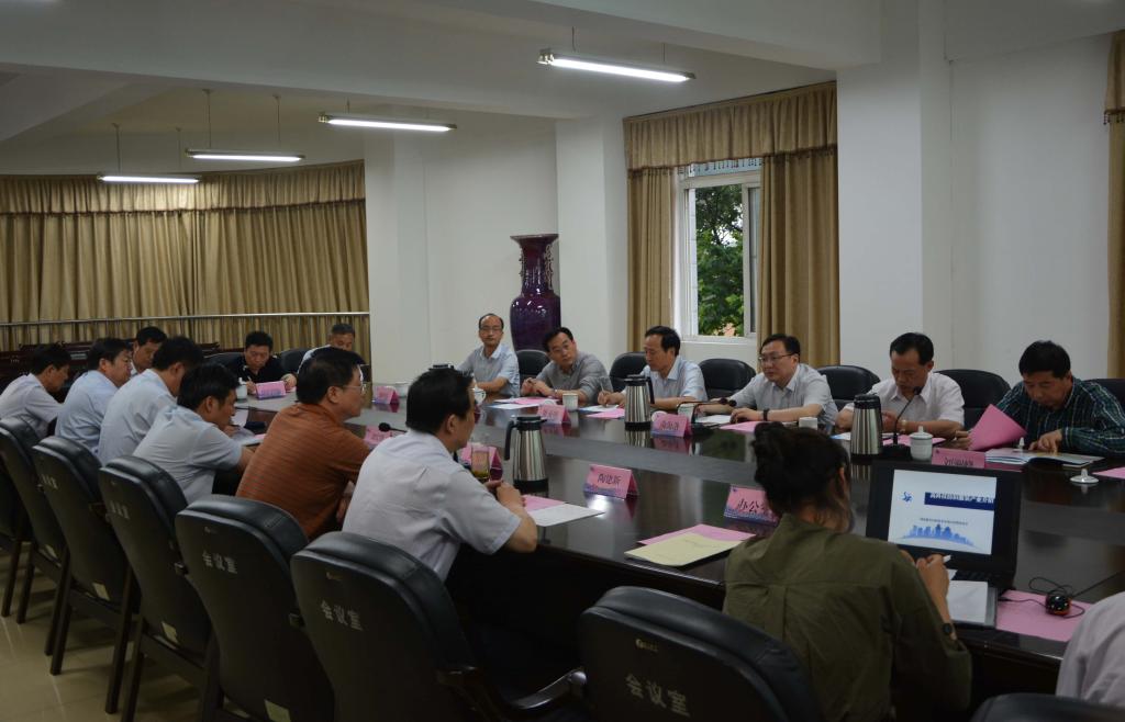 俞海洛校长一行赴国家新乡经济技术开发区开展校地合作洽谈活动