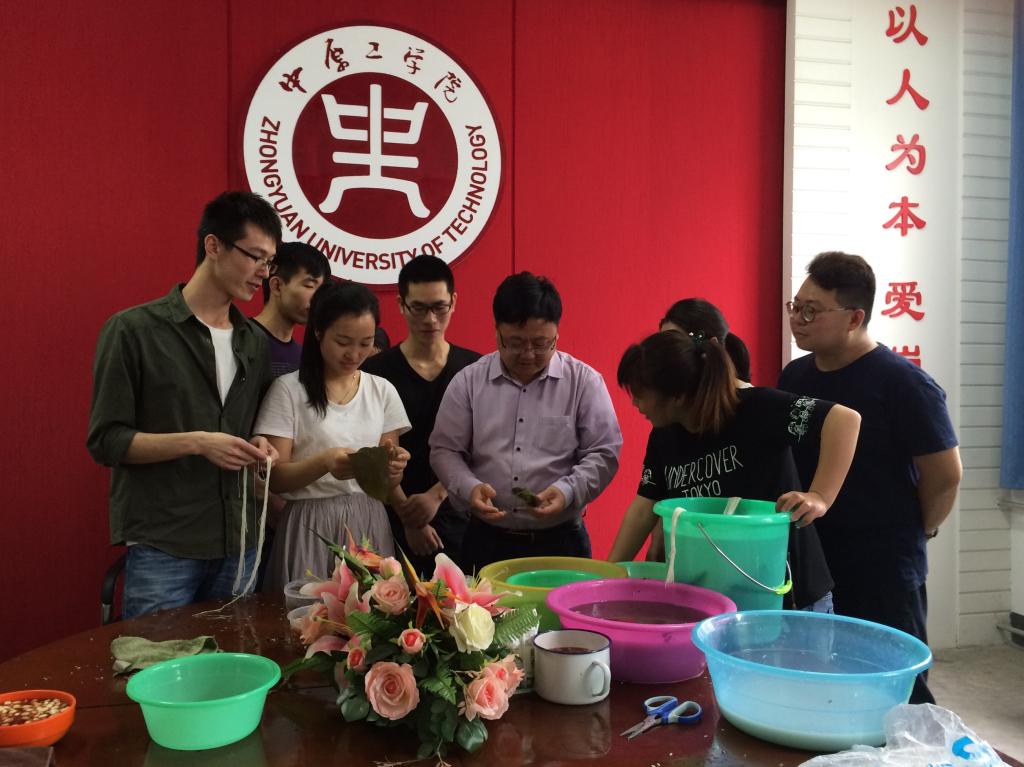 端午粽情一家亲  “两学一做”暖人心