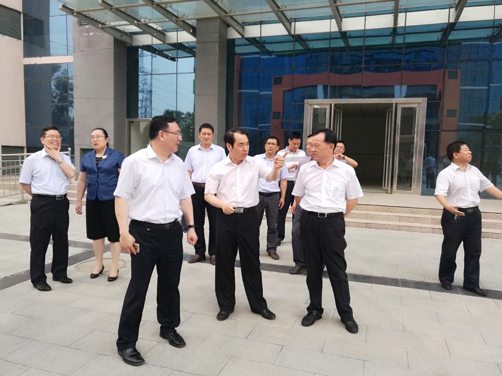 中原工学院俞海洛校长一行到济源高新技术产业开发区调研考察
