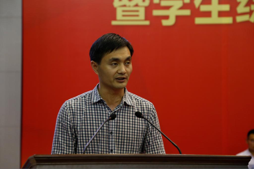 班主任代表陆俊杰博士发言