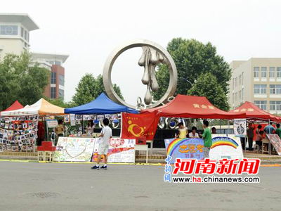 中国新闻网：河南高校大学生公益宣传“关注自闭症儿童”