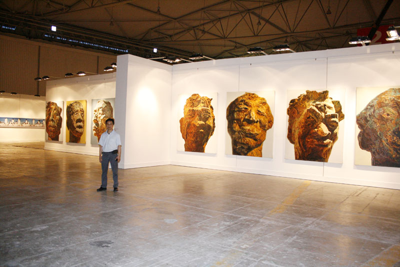 叙事中国·第四届成都双年展名家汇聚 我校王刚教授八幅油画作品受到关注