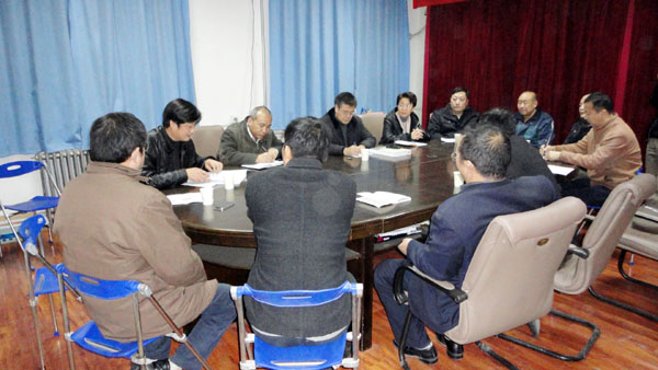 我校民主党派联合中心组集中学习党的十八大精神