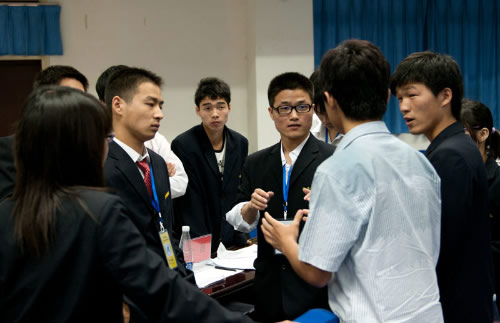 凤凰网：中原工学院举办“模拟联合国会议”