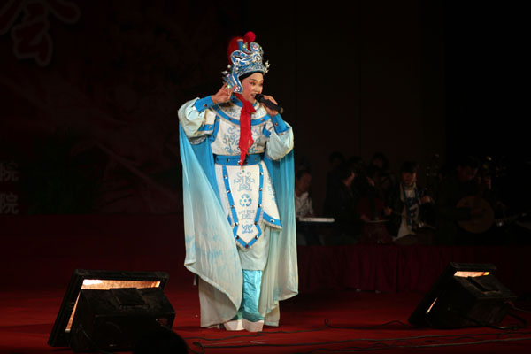 弘扬传统文化 豫剧“唱”进校园
