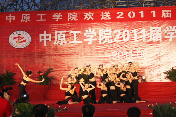 欢送2011届毕业生文艺晚会深情上演