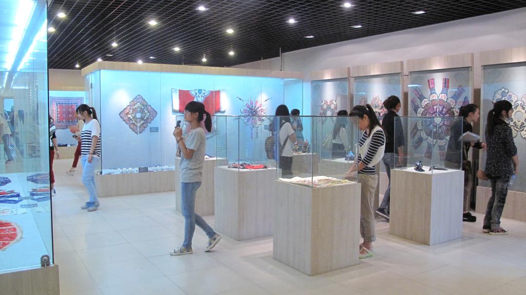 中原服饰文化与艺术设计中心对外开放