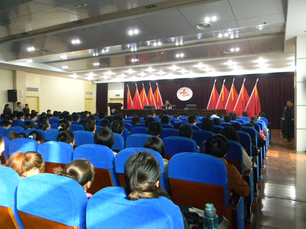 中国社会科学院研究员左大培为我校师生作报告