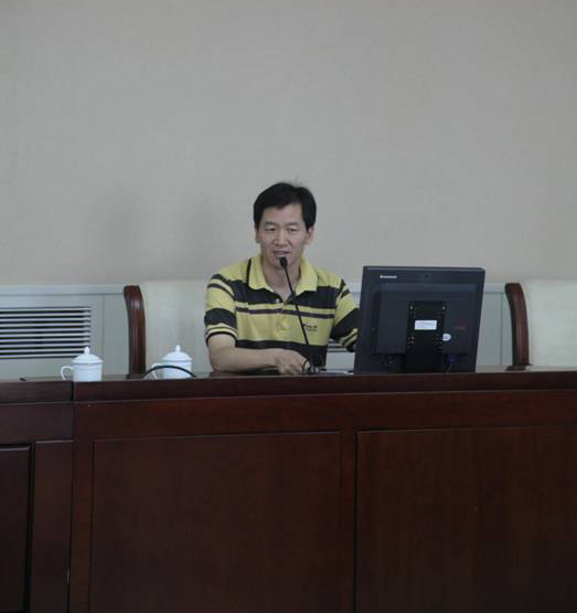 新闻传播学院骨干教师在全国专业研讨会上作主题发言
