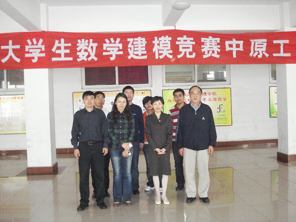 曹健副院长看望数学建模指导教师和参赛学生