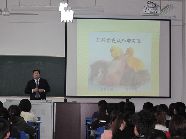 服装学院总支多举措做好毕业生就业指导工作