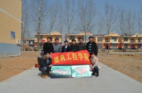 践行十八大 我校学生参与新农村建设