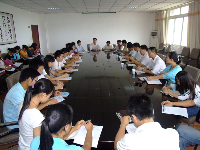 我校召开新学期学生座谈会