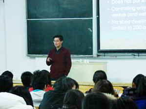 外籍专家到我校交流并完成项目学生授课任务