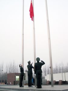 新学期升旗仪式举行