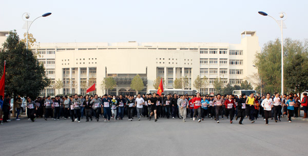 我校2013年冬季长跑比赛举行
