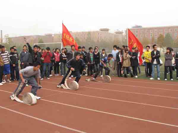 我校2010年消防演练大会暨消防运动会隆重举行