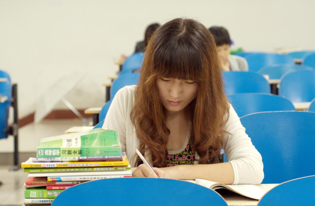 《河南教育》“红衣女孩” 孟甜：从未想过当“雷锋”