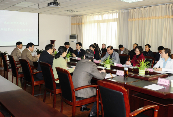 开封大学储建新副书记一行莅临我校考察工作