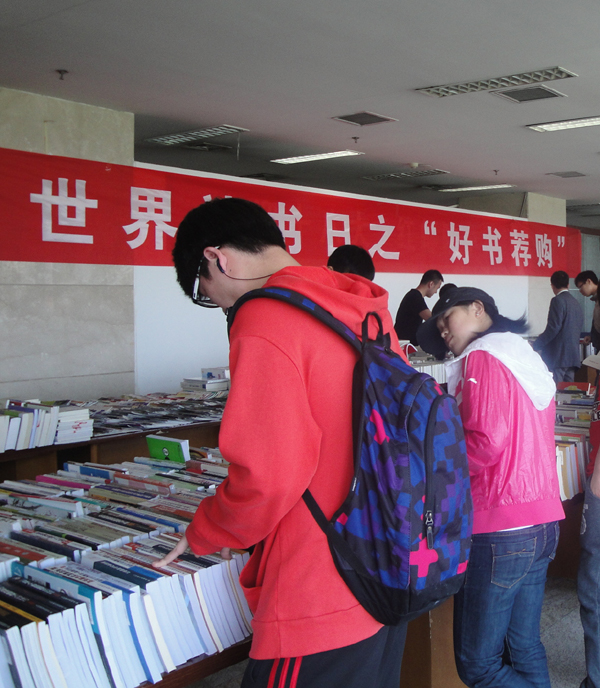 “好书荐购”精品图书校园巡展活动举行
