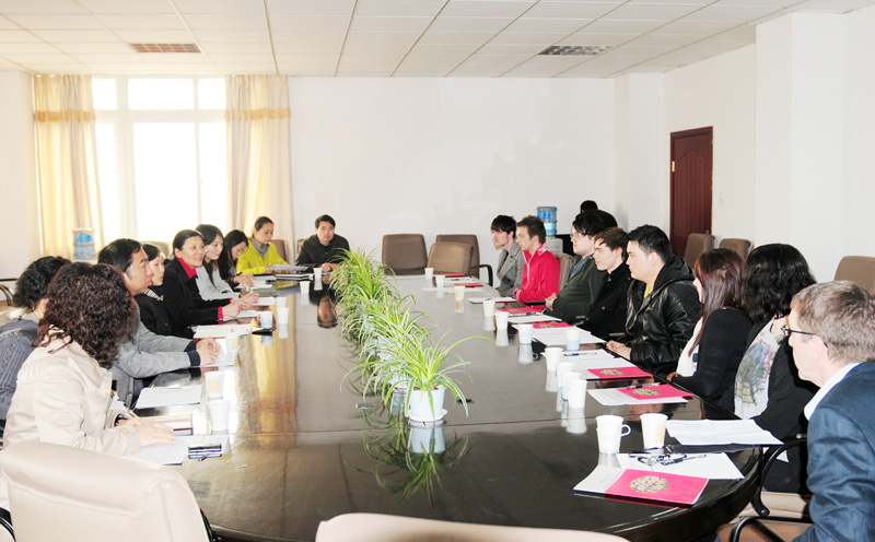 英国赫尔学院交换师生抵达我校