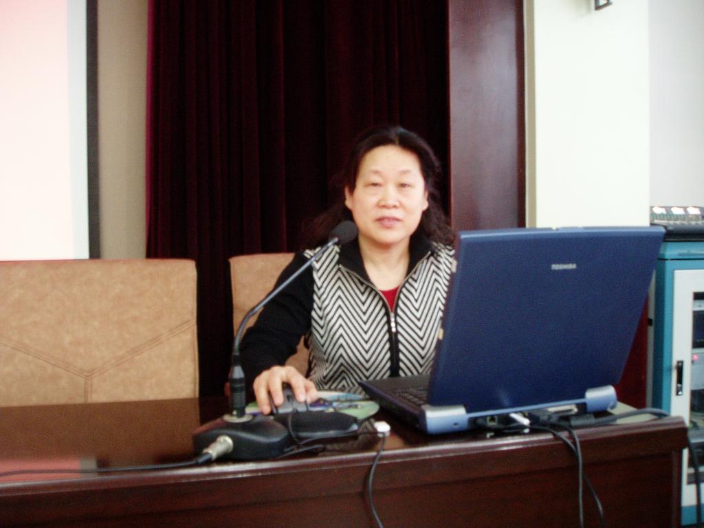 迎三八 我校举办女性知识讲座