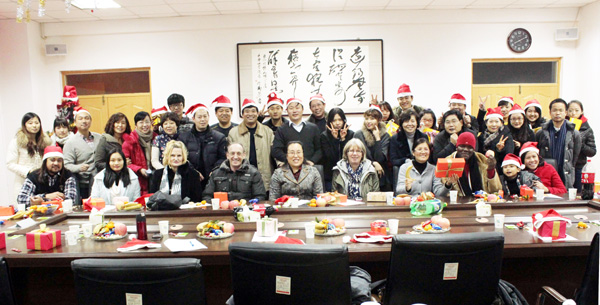 外籍人士圣诞新年联欢会举行