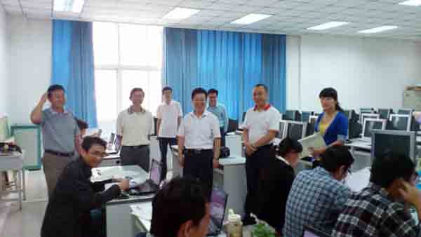 范晓伟副院长看望参加全国研究生数学建模竞赛的师生
