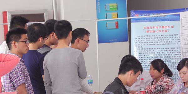鹤壁市在我校举办专场招聘会