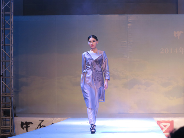 我校2014届毕业生服装设计作品展演隆重举行