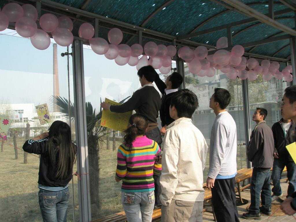 校学生会开展系列活动 庆祝“三八”妇女节
