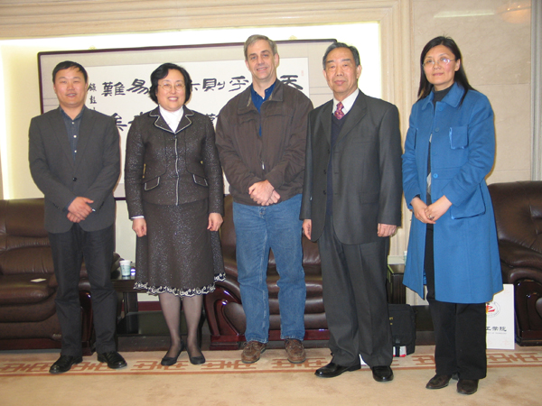 美国布宜诺大学中国项目总监齐兹博士访问我校